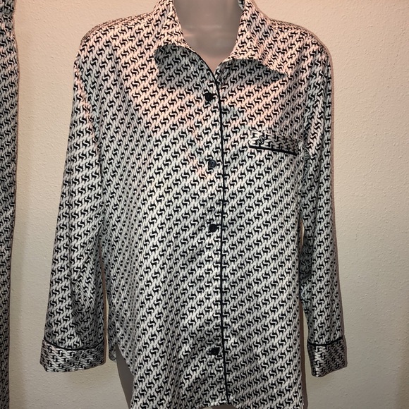 VS pajama set. Size Small. Black & white with elk print. 100% polyester. - Picture 2 of 8